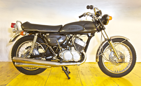 Kawasaki Mach III 1st 500cc black from 1970